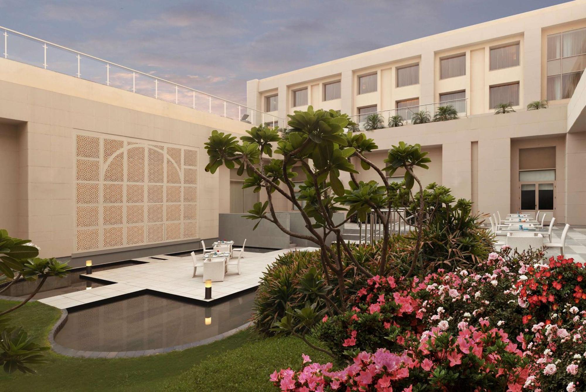 Doubletree By Hilton होटल 5*
