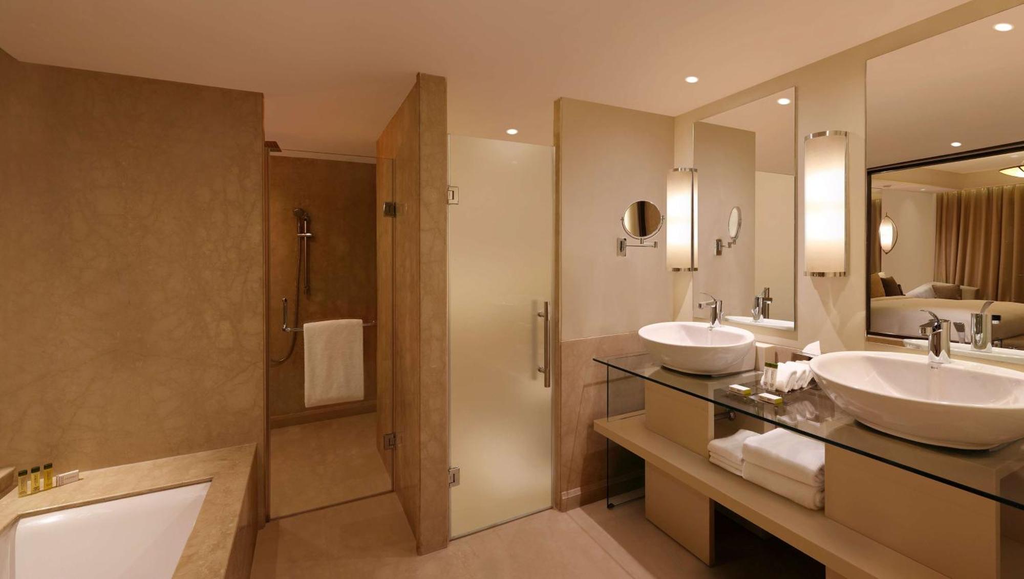 Doubletree By Hilton Agra Hotel